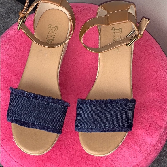 BRASH denim and brown espadrilles. - Picture 2 of 8